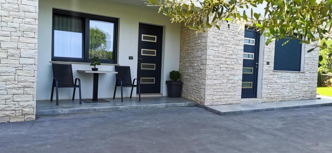 Casa Grzina Ξενοδοχείο Ρόβινι Εξωτερικό φωτογραφία